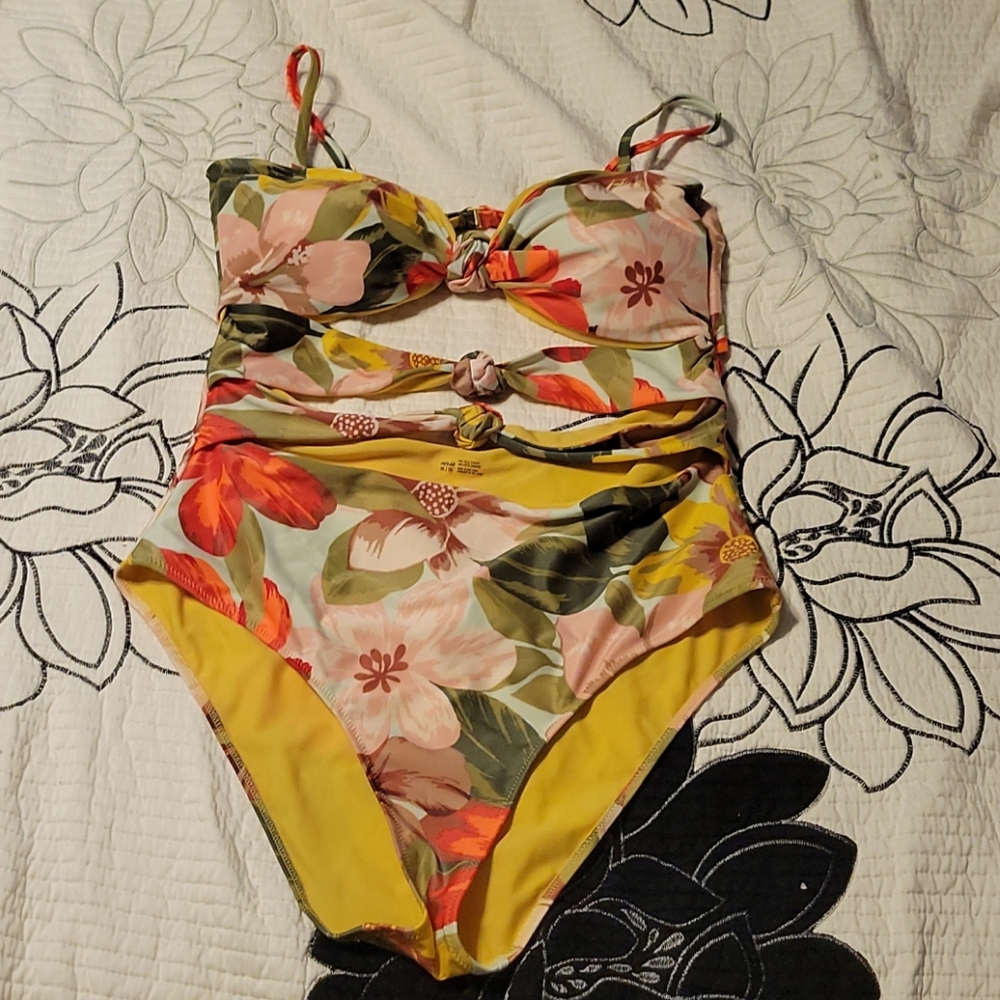 Knot swinsuit